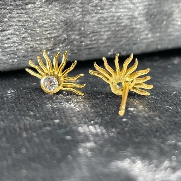 24k Gold Vermeil Sun Earrings - Picture 4 of 5